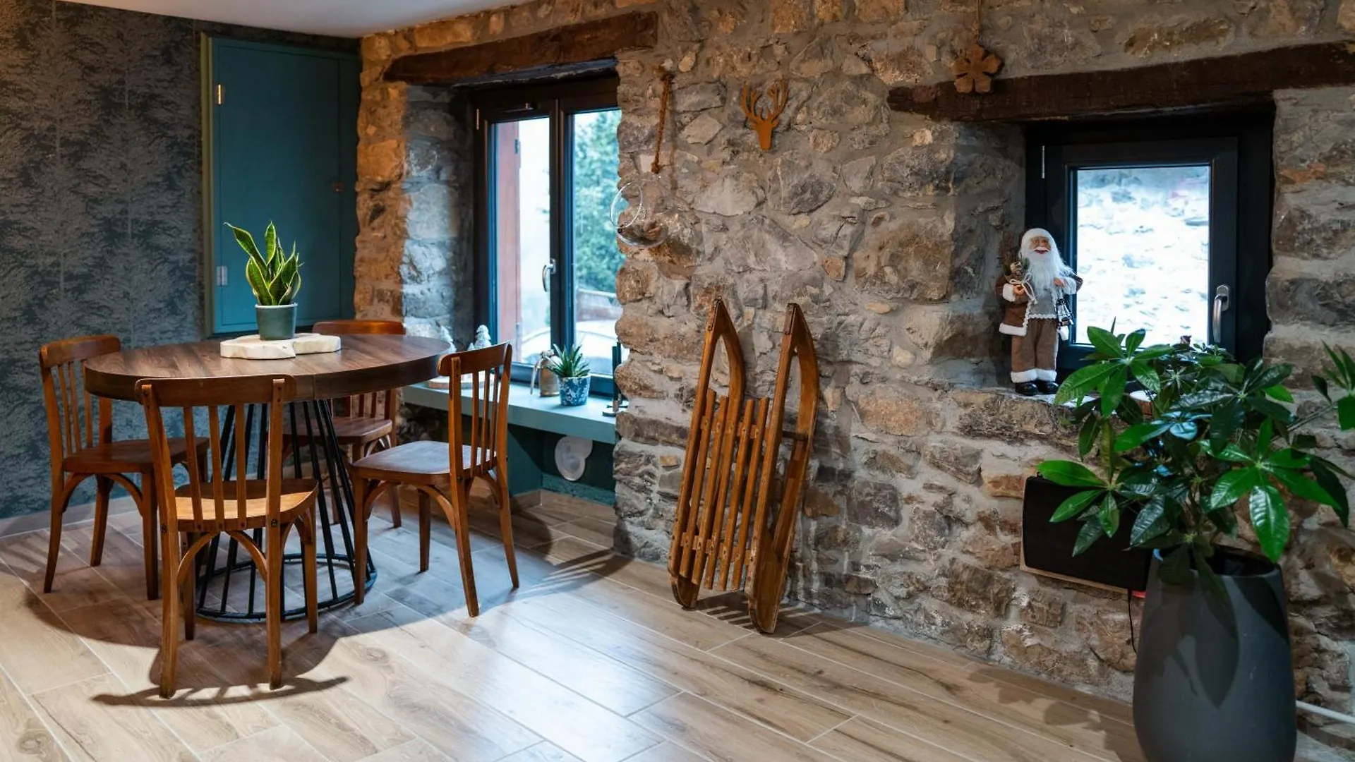 Chalet Le Rene-Sens - 5 Pers - Grande Terrasse - Bain Nordique Spa - Piscine Boutx 0*,  Frankrijk